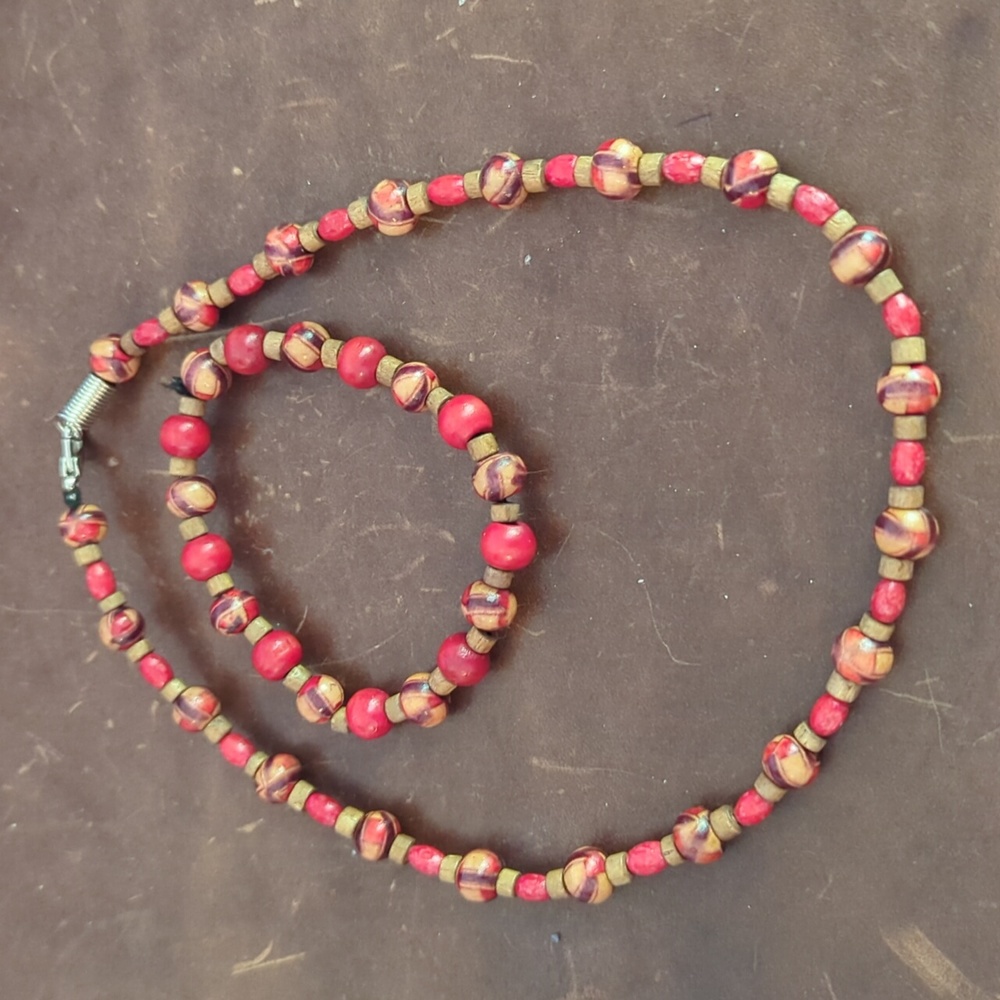 Elastic wooden bead necklace and bracelet - 3 for 14$
